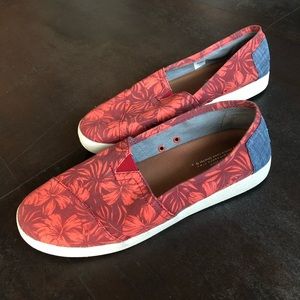 NWOT Toms Tropical Style Flats